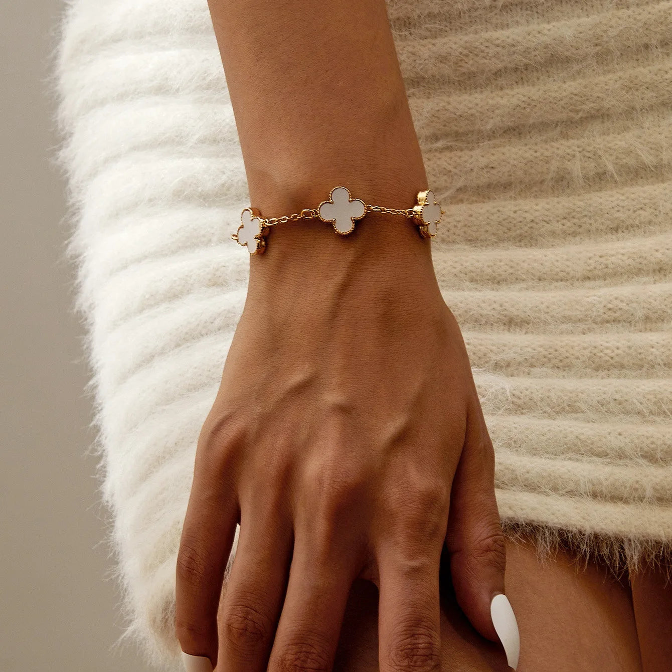 Stainless Steel Luxury Women's Lucky Bracelet,The bracelet of the four leaves,Female Simple Fashion Versatile Bracelet Gifts