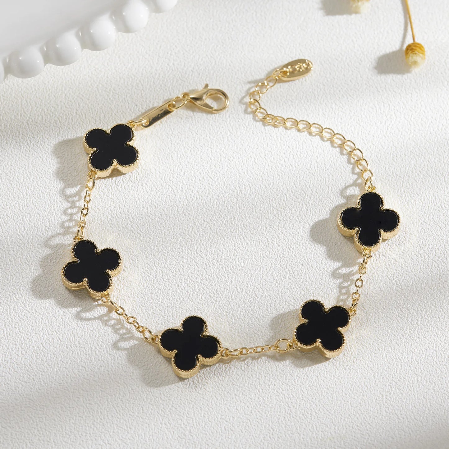 Stainless Steel Luxury Women's Lucky Bracelet,The bracelet of the four leaves,Female Simple Fashion Versatile Bracelet Gifts