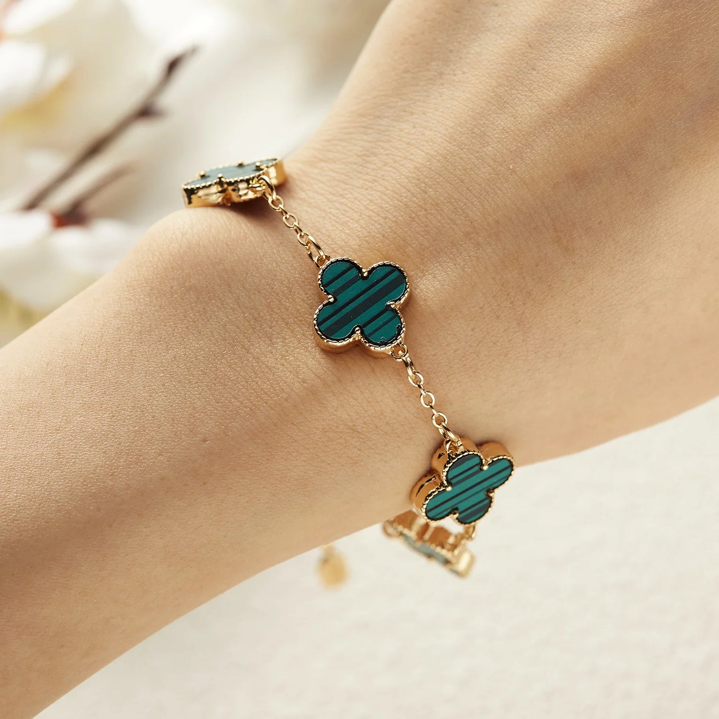 Stainless Steel Luxury Women's Lucky Bracelet,The bracelet of the four leaves,Female Simple Fashion Versatile Bracelet Gifts