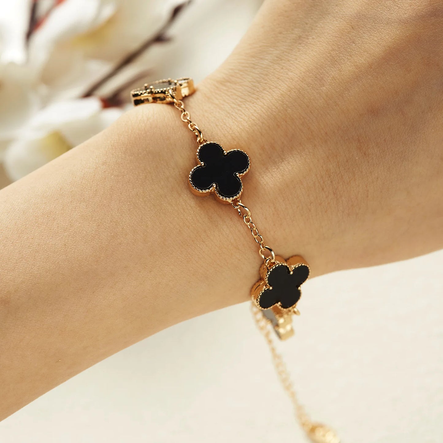 Stainless Steel Luxury Women's Lucky Bracelet,The bracelet of the four leaves,Female Simple Fashion Versatile Bracelet Gifts